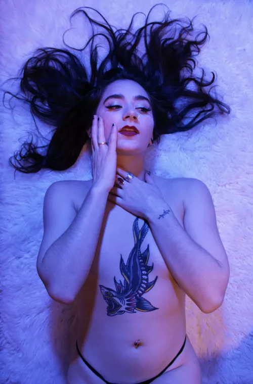 My body’s so fluorescent under these lights 💜 by PlasticHope09