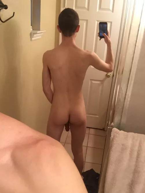 My booty 🍑 by Dylangayboy