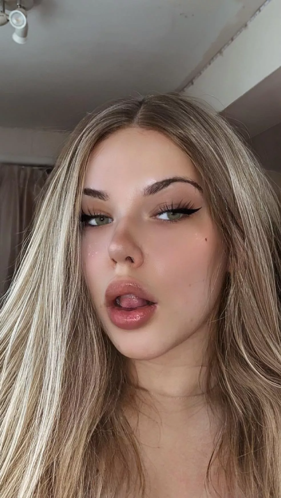 My boyfriend thinks that my face can’t do as well on Reddit as my body, prove him wrong. posted by PrincesskourtX