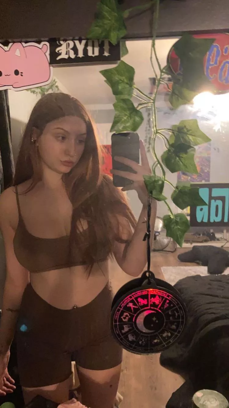 My boyfriends cock doesn’t satisfy me anymore I’m looking all cute 24/7 with no bbc to fuck me till I cum and till I’m numb. 😢 posted by satanskidd