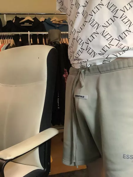 My bulge is part of your everyday essentials. by dkth19