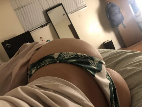 my bums sooo hungry today! by wooziio