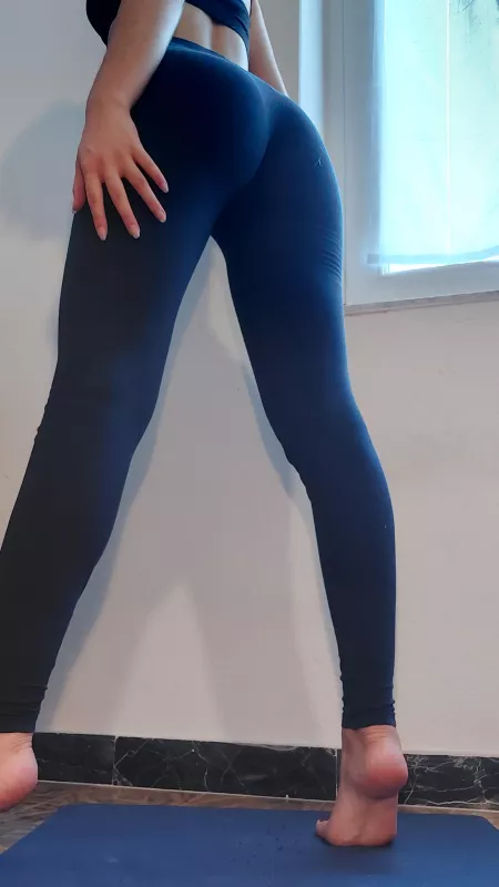 My butt may not be the biggest, but it's doing its best by MargaretMarch