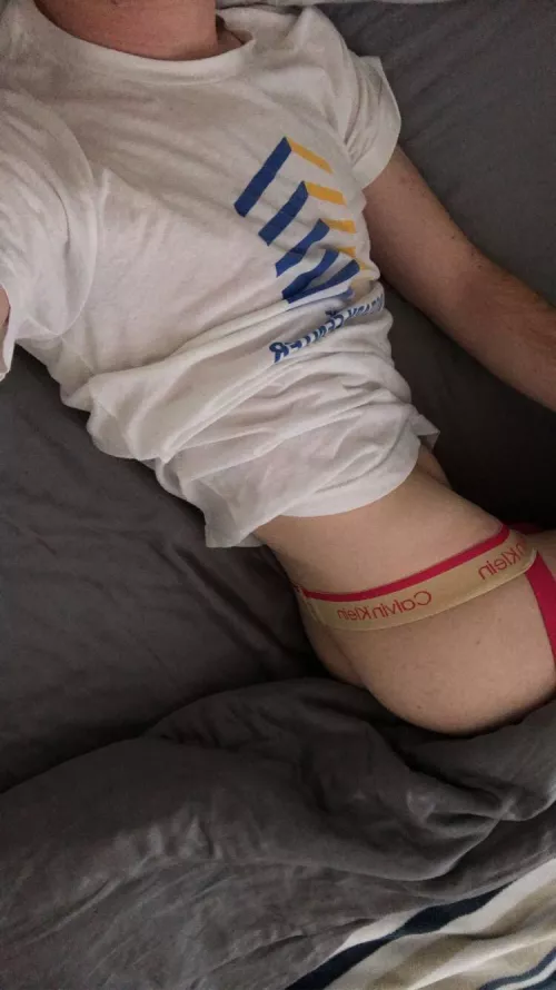 my butt’s all alone with no one to hold it :( by Mellophunny