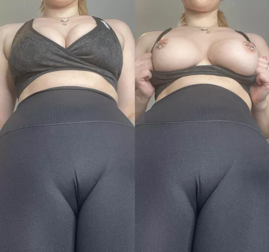 My camel toe looos extra fuckable here 😏 by honeytxxx_