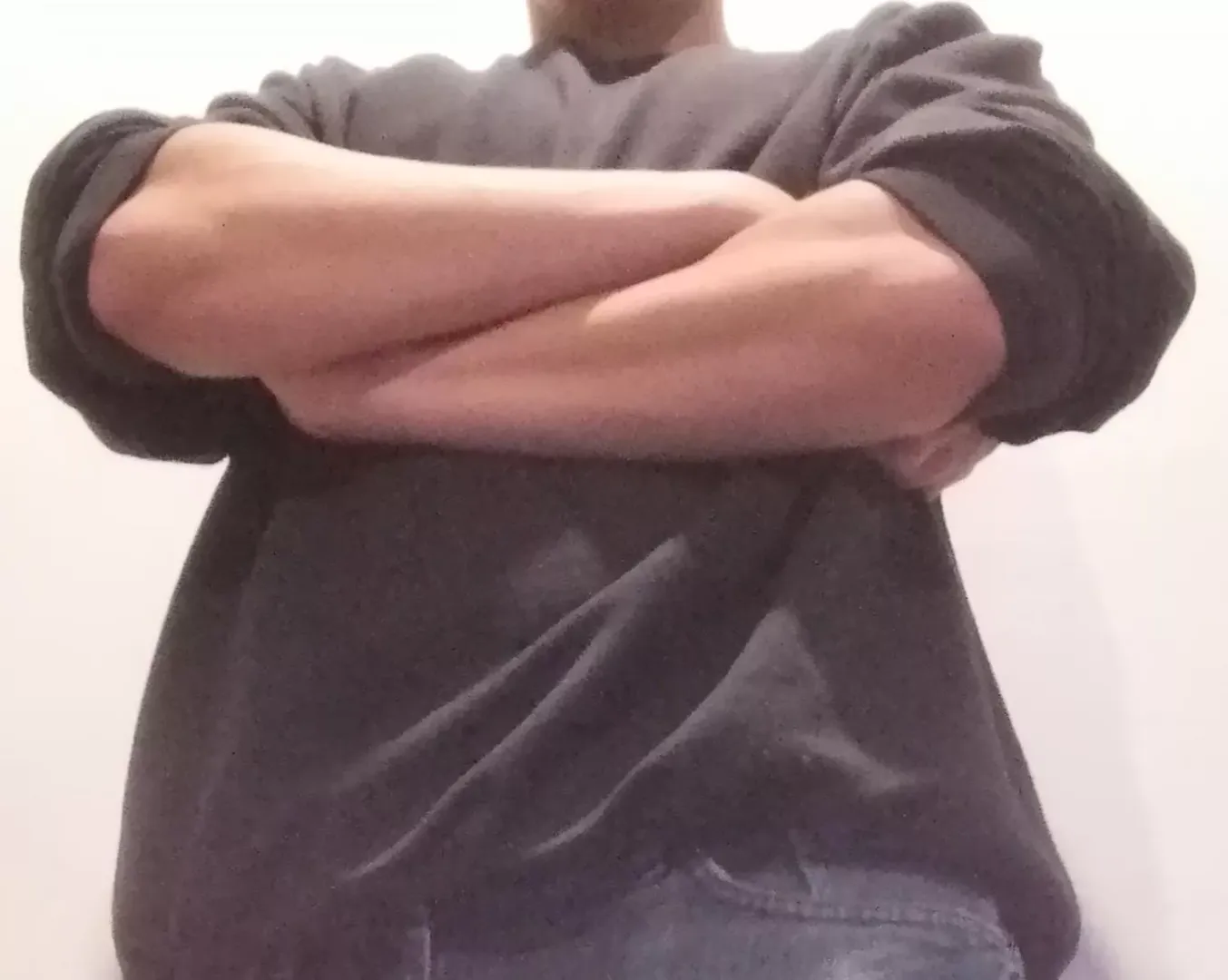 🤣My camera is so low quality that I look painted posted by Toiletwader