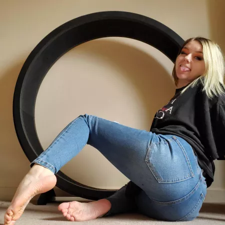 My car broke and now I'm stuck in the house alone by CyaneLawless