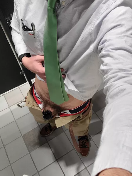 My check-in pic is late today, I had a job interview and couldn't duck into their bathroom until now. by idol8or