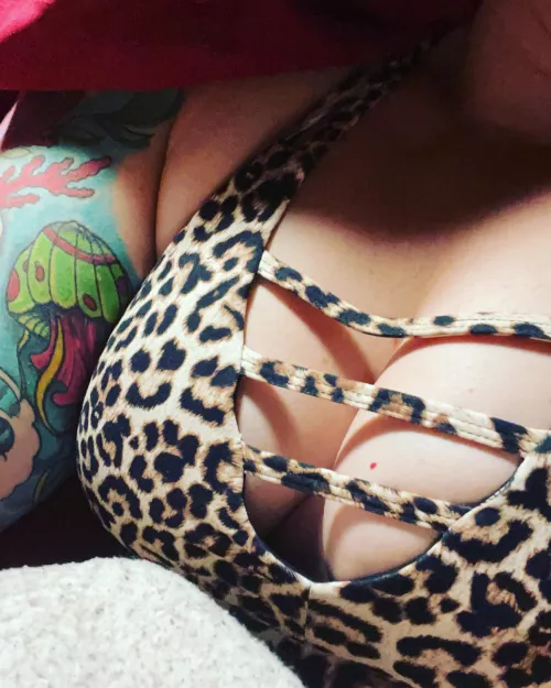 My cleavage is wildin by love_sick_99