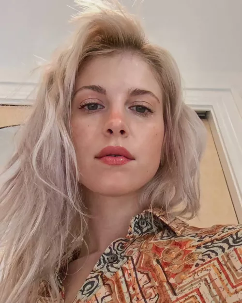 My cock desperately needs pictures of Hayley Williams' beautiful face by itsgoingfine