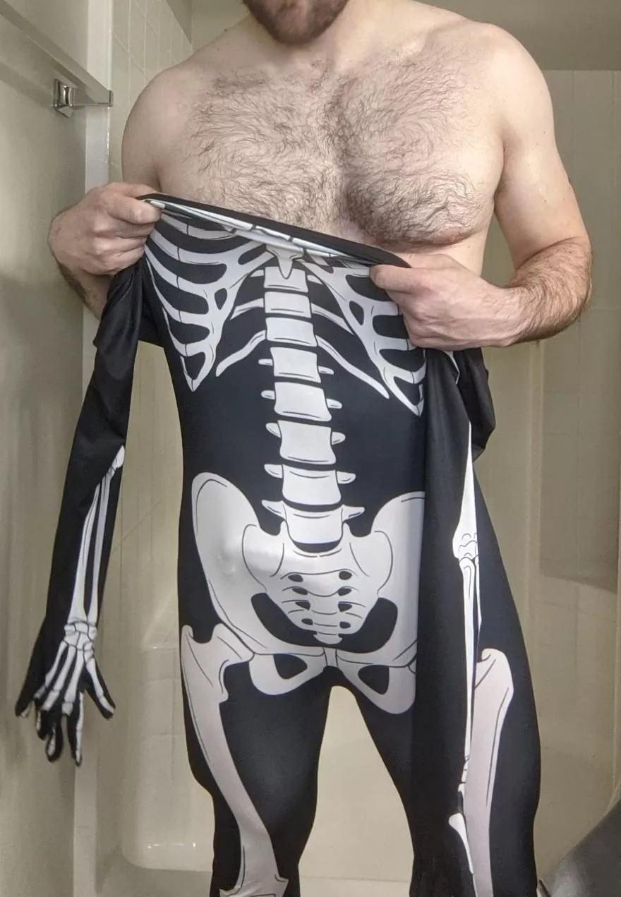 My costume came with an extra bone 🤷‍♂️ posted by NoSolace