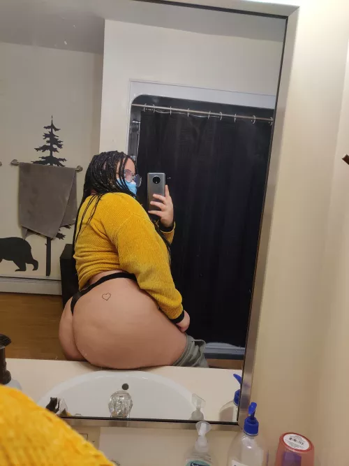 My coworkers say I'm too shy 😊(f) by leile_