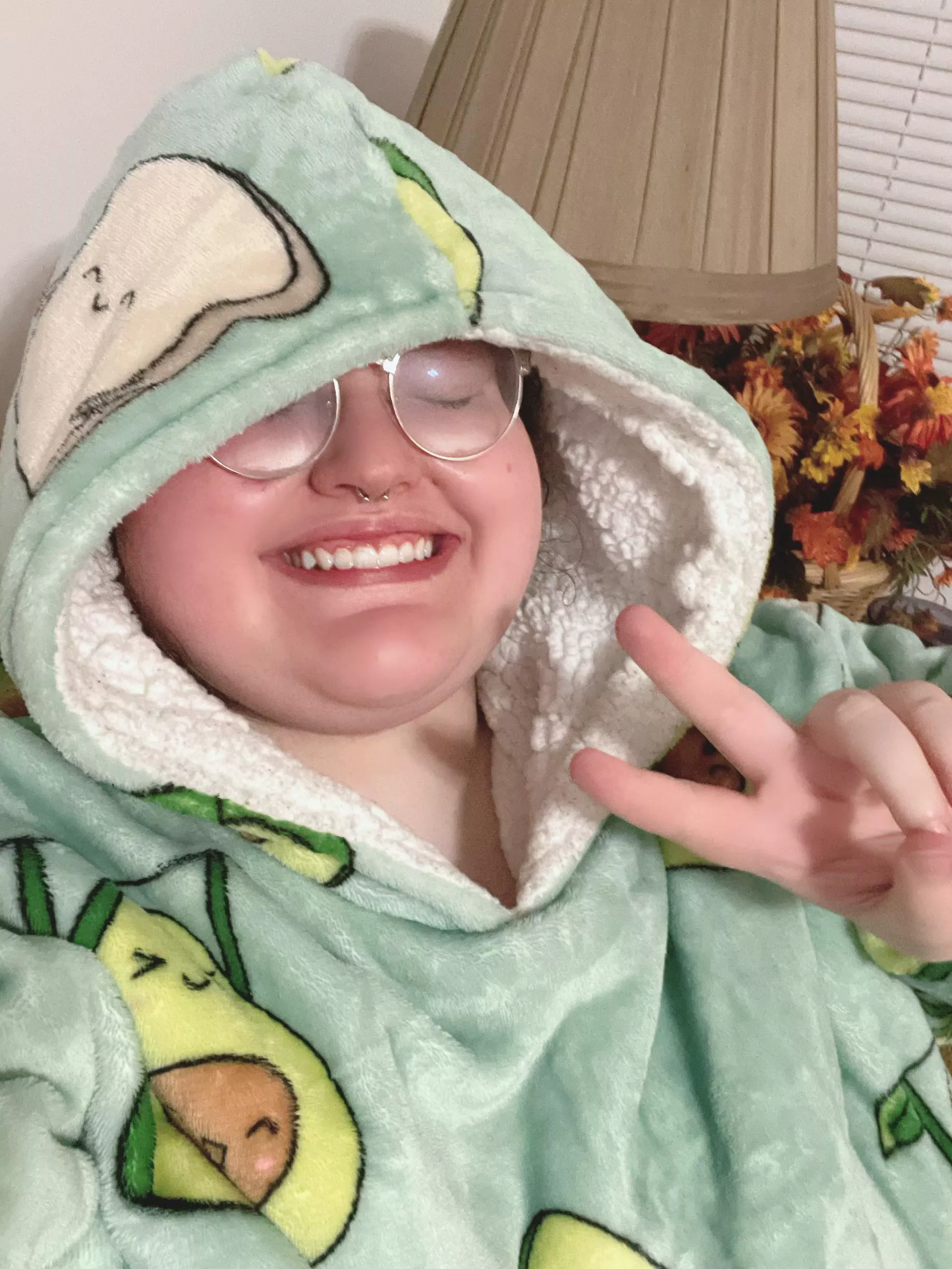 My daddy travelled over 6k miles and 20+ hours flying to come and see me and stay together in person for my birthday. I’m the happiest in the whole wide world. Here’s me in his cute avocado toast hoodie 🥺💕 posted by spookkitten