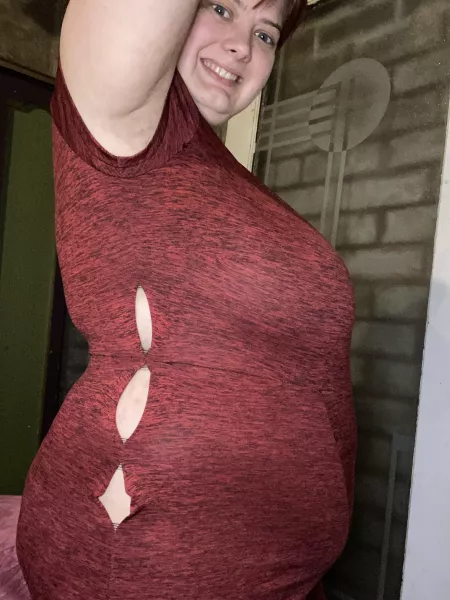 My dress spilt 🥵 by Doctorsybil1