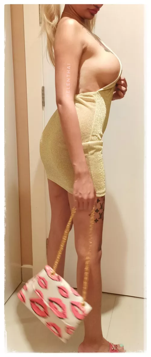 My dress too small? by Belenthai