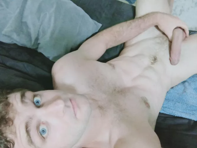 my eyes are up here by randomenglishman69