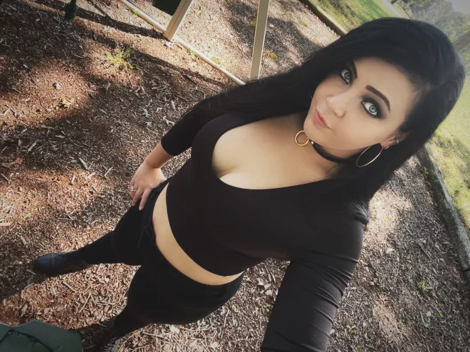 My eyes are up here by PrincessGothicBean