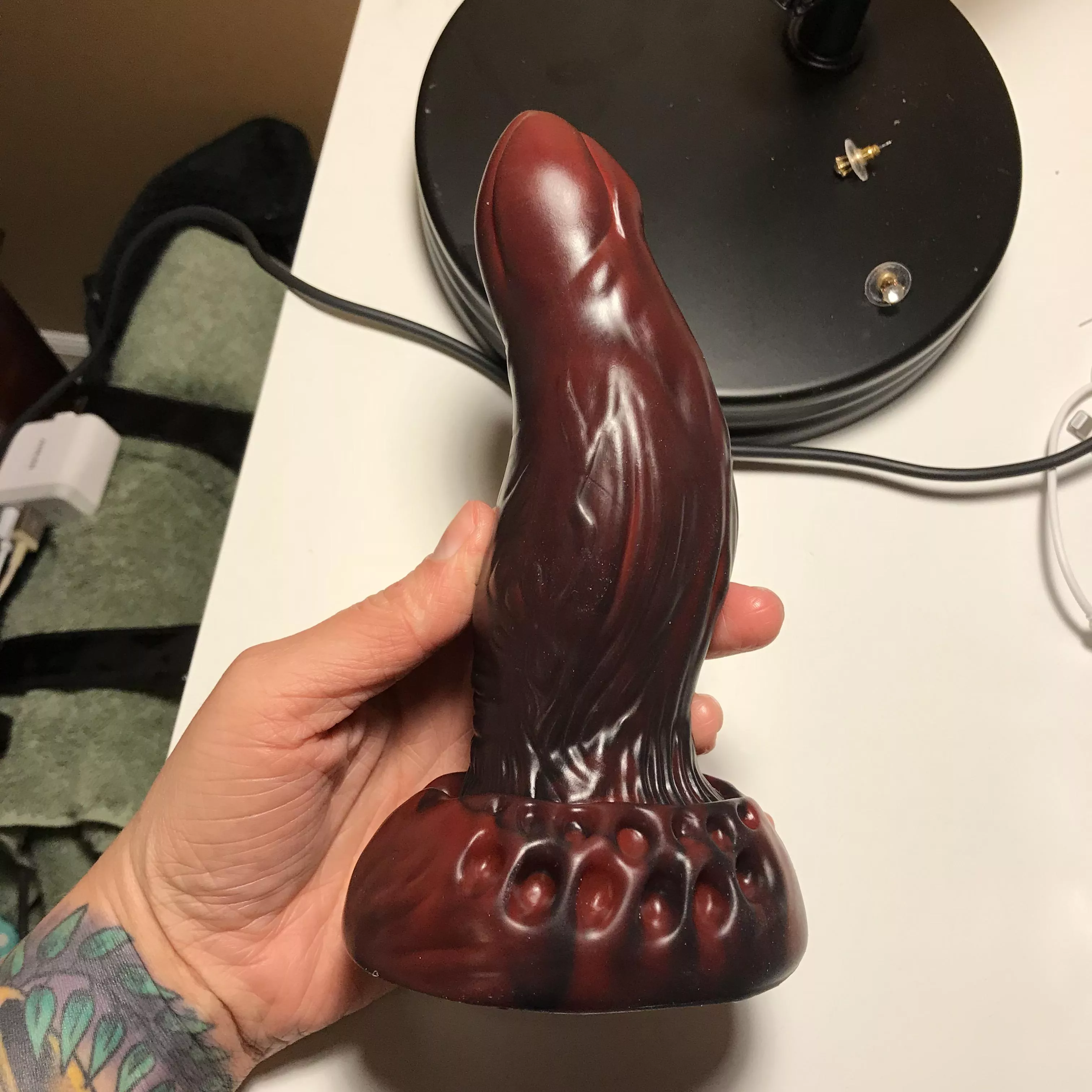 My fans are the best!! Thank you u/drumcloud for my amazing new Demogorgon! (My first ever Bad Dragon dildo!) posted by ChippyLipton