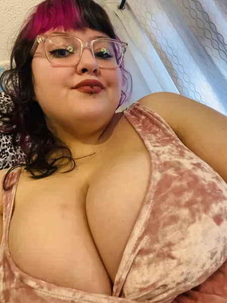 My fav selfie angle ;) by Arielssnarfblatt