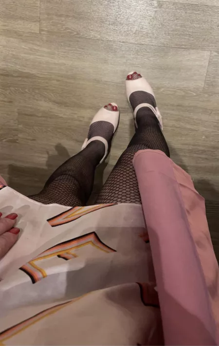 My fav thing about open toe heels: showing off a pretty pedicure!! 💅🏼👡 by sometimes_michelle