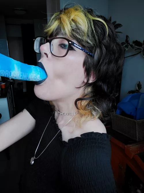 My fave new dildo by roguenudez