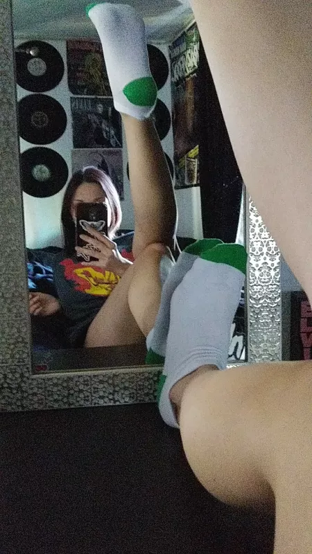 My favorite color💚 by succubus696