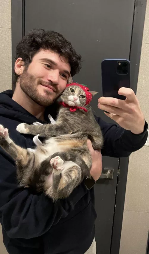 my favorite lil strawberry (who wants to murder me in my sleep) by aramelijah