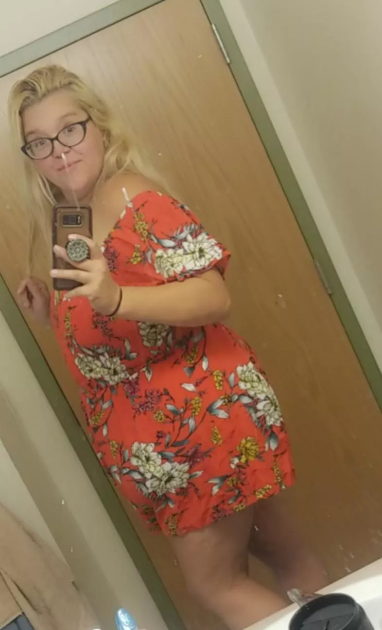 My FAVORITE outfit! Makes me feel so pretty and smol🥰 posted by Cherry_Calypso