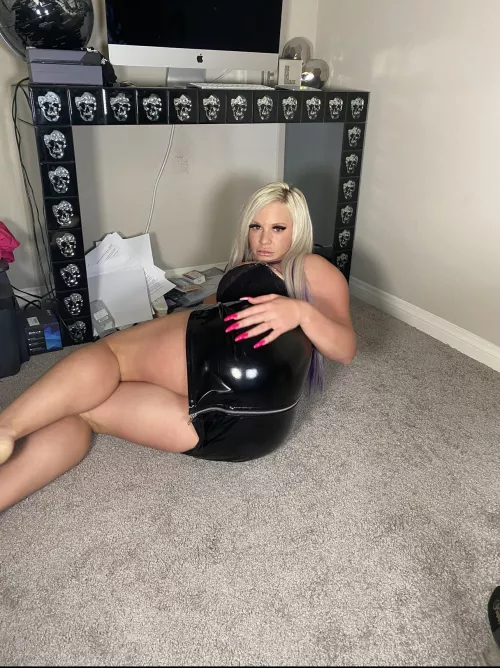 My favorite skirt to get fucked in! by Hotbustybarbiex