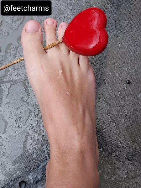 My feet need some love❤ in this rainny day🌧. Can you spoil them? Follow me on instagram for more pics📍 by feetcharms