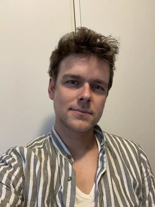 My first ever selfie (bi, 32) by vicaremilio