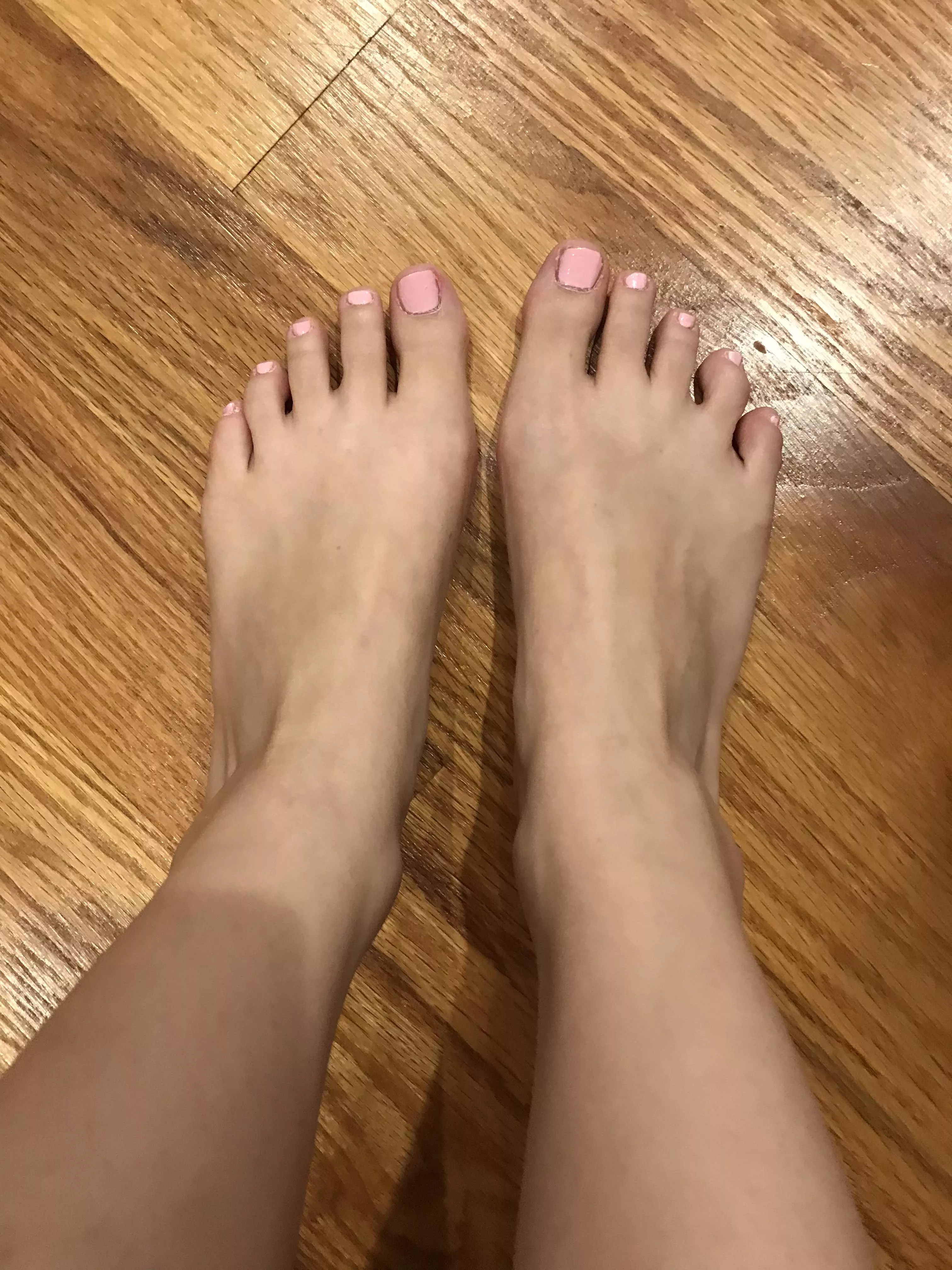 My first feet pic here!! 💕💕 I wanna make more feet content nice to meet you 😚 posted by ChelValentine
