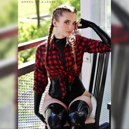 My first latex self shoot ❤️ I just love how great my new camera is 😍 Do you like latex and casual clothes combined? by Neku_On_A_Leash