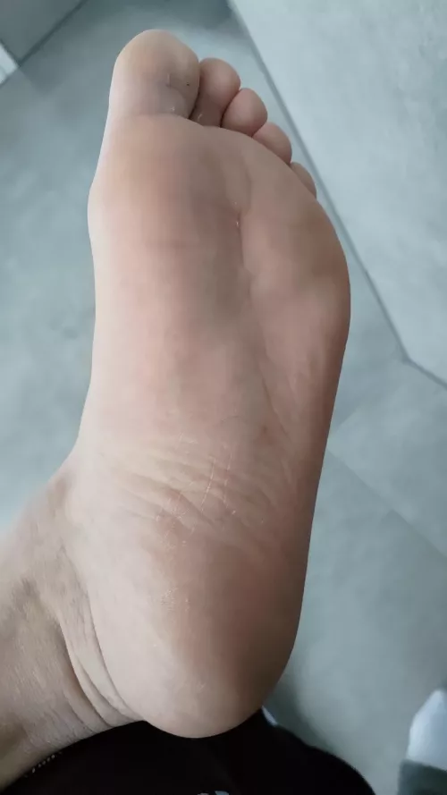 my first post.. how do you like my foot? by BlackYellowBee