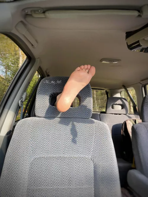My foot’s stuck in the headrest, could you give me a hand? by tkl_my_feet