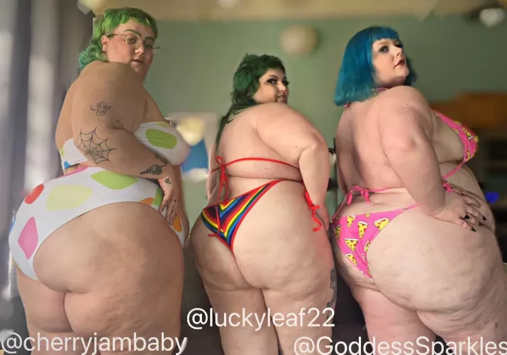 My friends and I got together this weekend and squeezed into bathing suits 😛 by Luckyleaf22