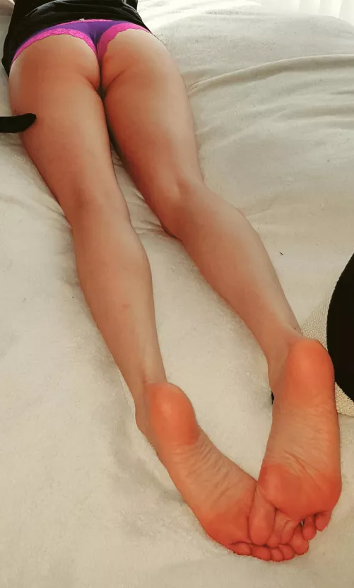 My FWB sexy butt and delicious feet😋😘 by Maggie1816