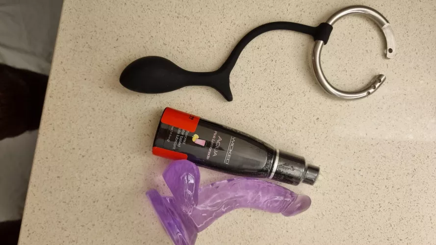 My gay boyfriend still thinks I'm gay. I'm all girl!! by paulitalinda