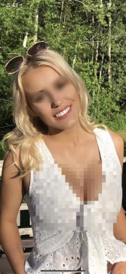 My gf holds my chastity keys, she’s asking you how long I stay locked by PairEfficient4343