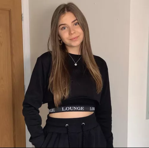 My gf is fit, but so is her sister and mum. Kik: throwawayxx10 by throwawayxx10