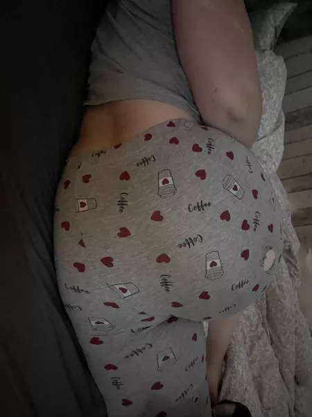 My gf’s bubble butt 🤤🥰🍑 by Frosting_Kooky