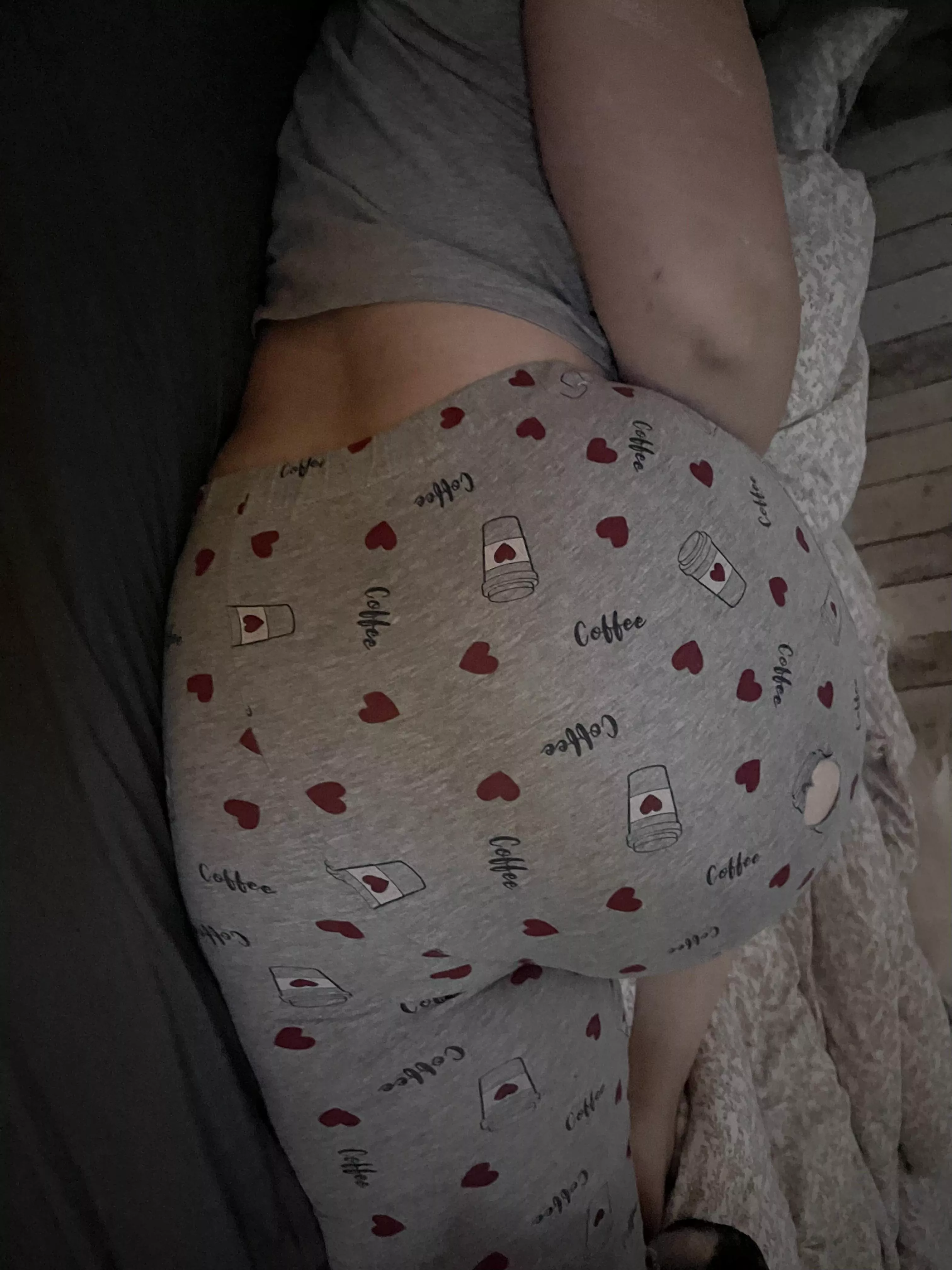 My gf’s bubble butt 🤤🥰🍑 posted by Frosting_Kooky