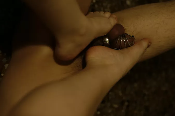 My gf's is so cruel by LesEpaves