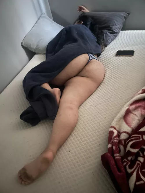 My girl said her gay best friend was sucking her toes while she slept, should I be worried by Randall6911