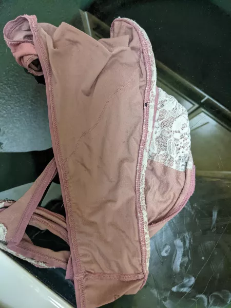 My girlfriends cousin went 4 days no shower this time. Bonus for me. by Kyle_Singer