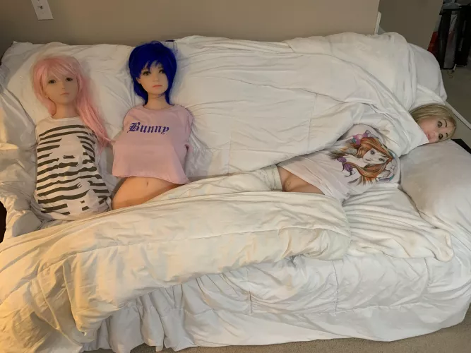 My girls are patiently waiting for me while I work 💕