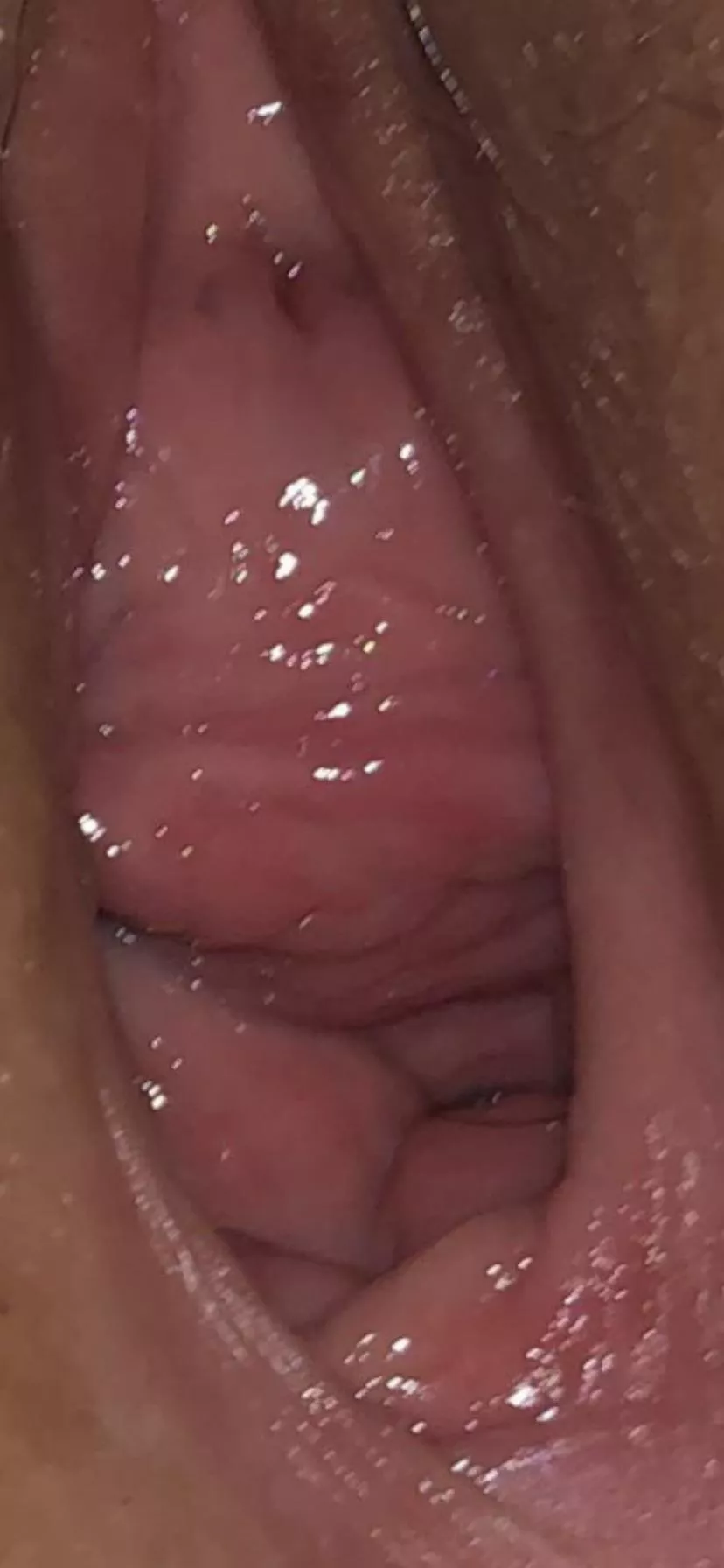 My girl’s wet pussy hole before I slide inside and rattle them pussy walls 💦💪🏼 posted by hornyrunnerst3