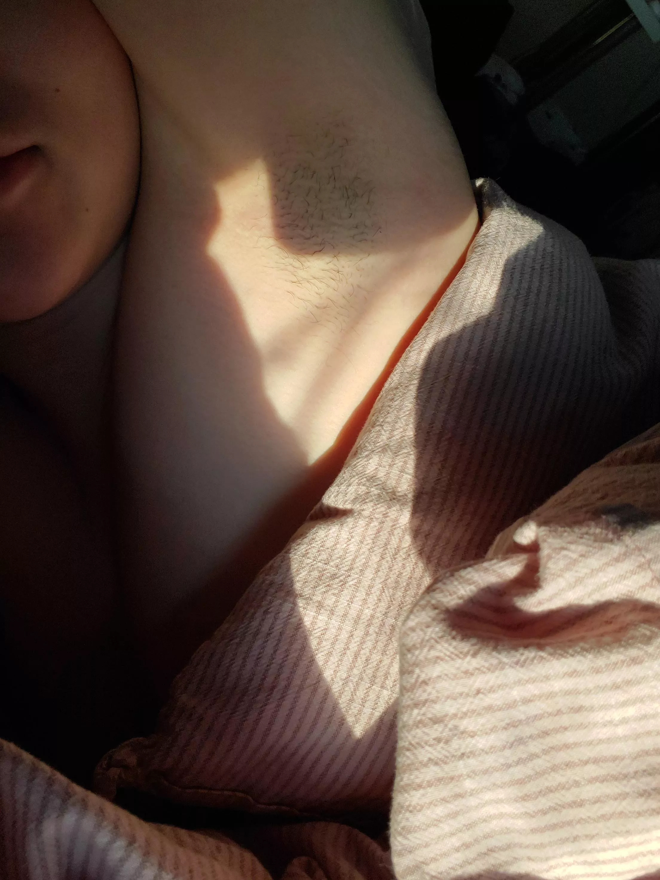 My hair are caress by the sun 🤭 posted by evyyyyT