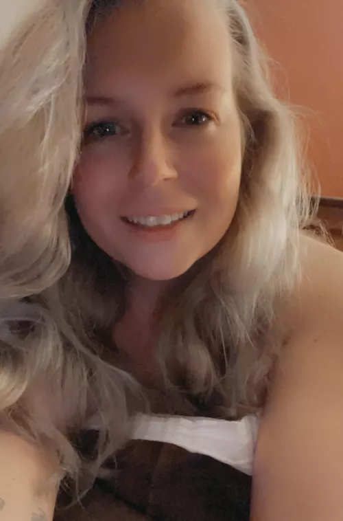 My hair is the same color as it was when I was little again! 🤍 by Wallflower_LittleOne