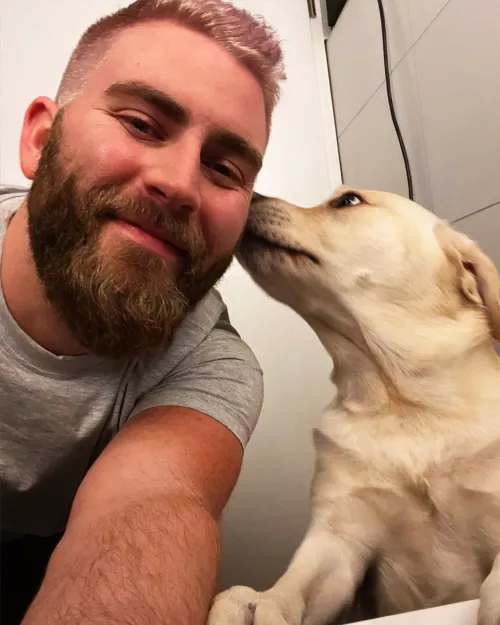 My hairdresser made a mistake and as a result I wound up with a purple tint to my hair for a few days. Dakota’s not sure what to think about this latest development. by jafetsigfinns